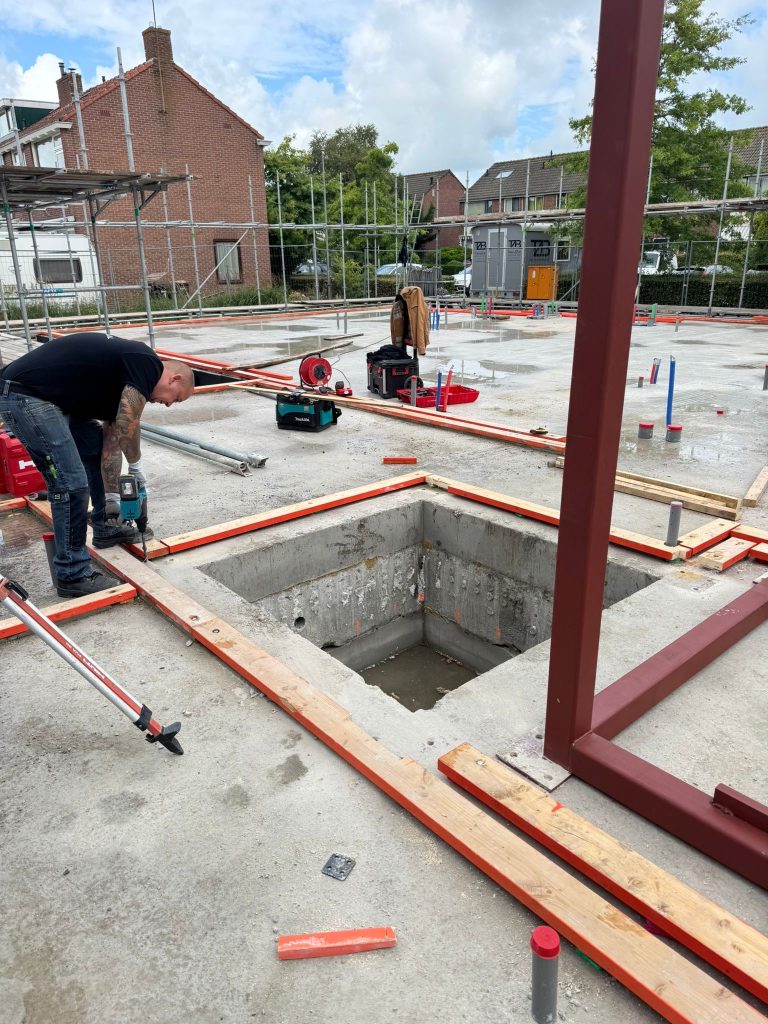 Stalen constructie lift plaatsen 1
