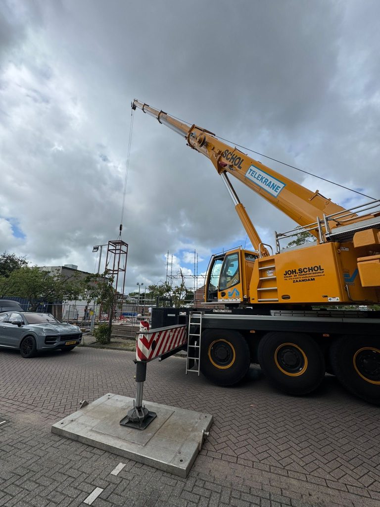 Stalen constructie lift plaatsen 7